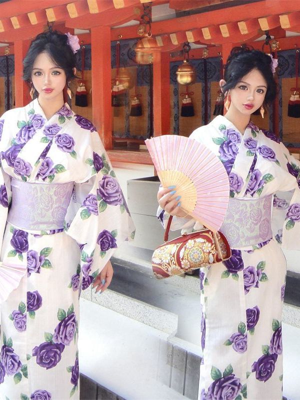 Photography Online - Tradycyjna japońska sukienka w stylu kimono